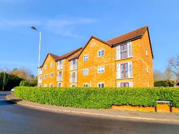 Harlech Road, Abbots Langley WD5, 2 bed flat to rent, £1,400 pcm | PrimeLocation
