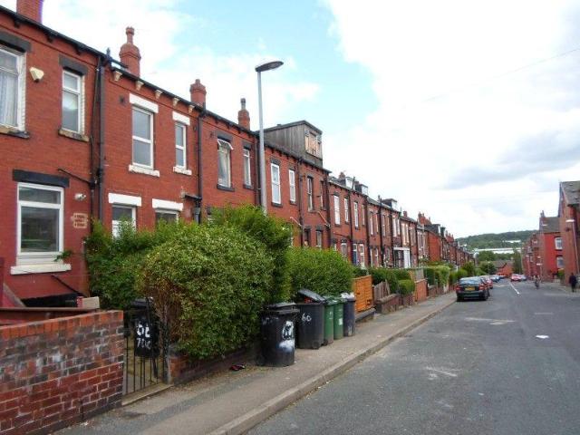 Harlech Road, Leeds 2 bed terraced house to rent £850 pcm £196 pw