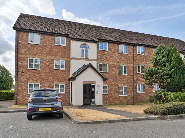 Harlech Road WD5, Watford, Abbots Langley, 2 bed flat to rent, £1,550 pcm | PrimeLocation