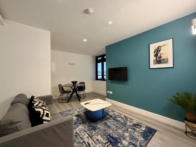 Harlequin Avenue, Brentford TW8 Studio to rent £1,550 pcm £358 pw