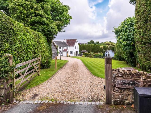 Harlequin Lane, Crowborough TN6 5 bed detached house to rent £3,500 pcm £808 pw