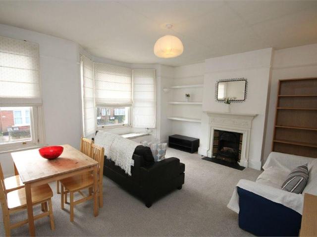 Harlesden Road, Willesden 2 bed flat to rent £1,898 pcm £438 pw