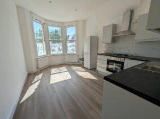Harlesden Road, London NW10 3 bed maisonette to rent £2,595 pcm £599 pw