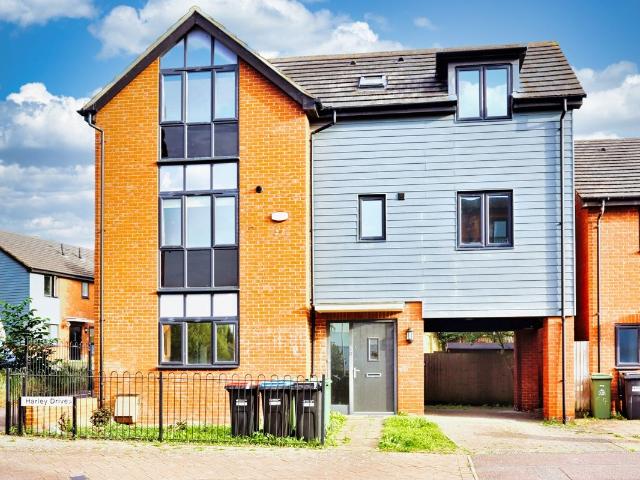 Harley Drive, Walton, Milton Keynes, Buckinghamshire MK7, 4 bed detached house to rent, £1,795 pcm | PrimeLocation