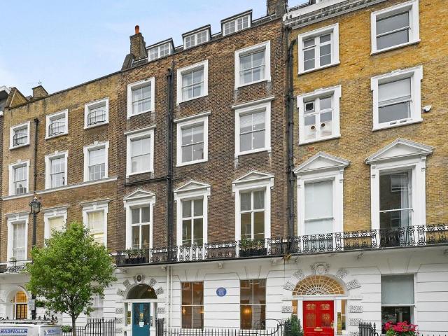 Harley Street, Marylebone Village. 4 bed flat to rent £8,251 pcm £1,904 pw