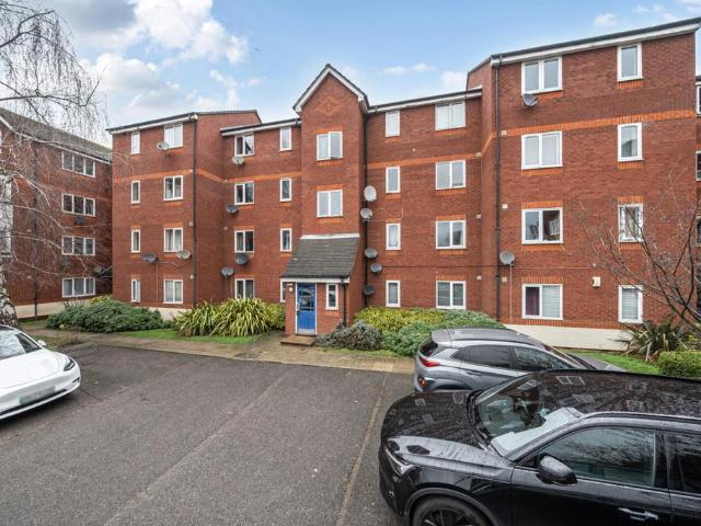 Harlinger Street London SE18 2 bed flat to rent £1,750 pcm £404 pw