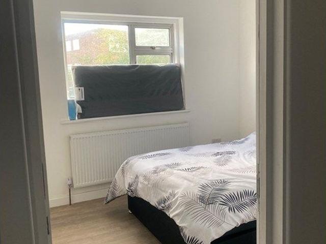 Harlington, Hayes UB3, 3 bed flat to rent, £2,700 pcm | PrimeLocation
