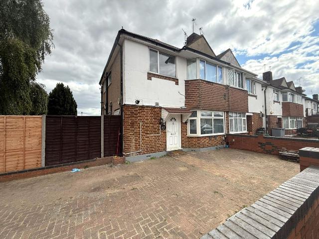 Harlington Road West, Feltham TW14, 3 bed maisonette to rent, £2,000 pcm | PrimeLocation