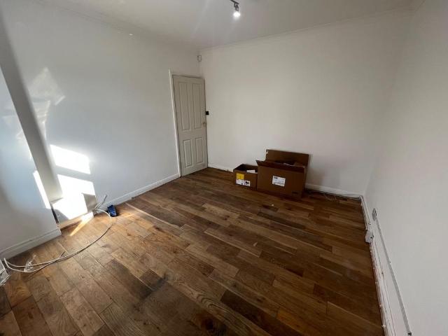 Harlington Road West, Feltham 3 bed ground floor maisonette to rent £2,100 pcm £485 pw