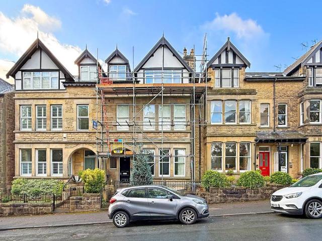 Harlow Moor Drive, Harrogate, HG2 2 bed flat to rent £1,095 pcm £253 pw