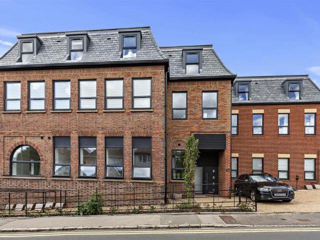 Harlow Road, High Wycombe HP13 1 bed apartment to rent £1,350 pcm £312 pw