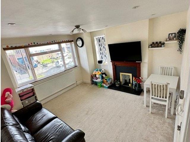 Harlyn Drive, Pinner HA5, 2 bed maisonette to rent, £1,850 pcm | PrimeLocation
