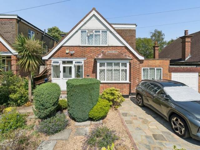 Harlyn Drive, Pinner HA5, 3 bed flat to rent, £2,200 pcm | PrimeLocation