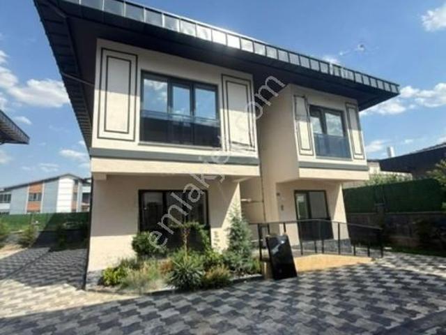 Harmancık Cadde Üzerinde Site İçerisin De Ki Villamız Kiralıktır