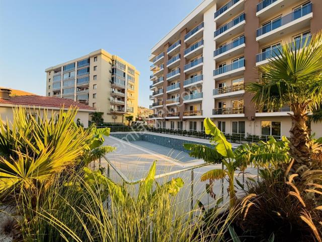 Harmandalıda Havuzlu Sitede Önü Açık Ferah 1+1 Satılık Daire