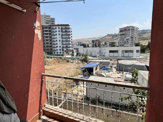 Harmandalı Meydan Yolunda Satılık 3+1