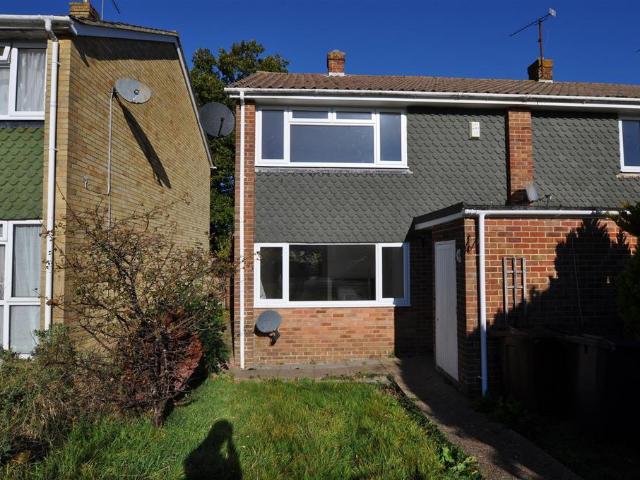 Harmers Hay Road, Hailsham 2 bed house to rent £1,250 pcm £288 pw