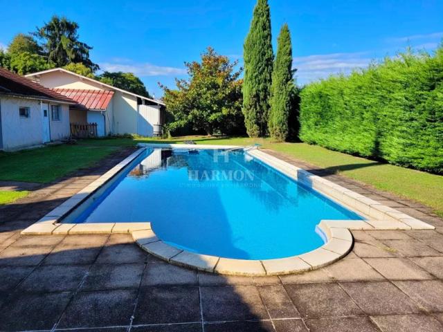 Harmon à vendre: Belle maison de centre ville: avec piscine