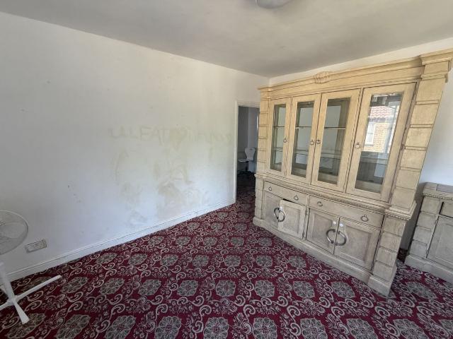 Harmondsworth UB7, 3 bed flat to rent, £2,150 pcm | PrimeLocation