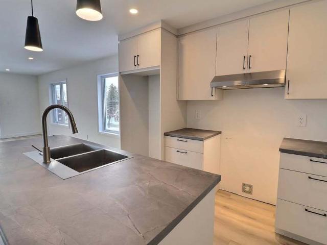 Harmonieux 4 1/2 Au 196 Av. Duplin