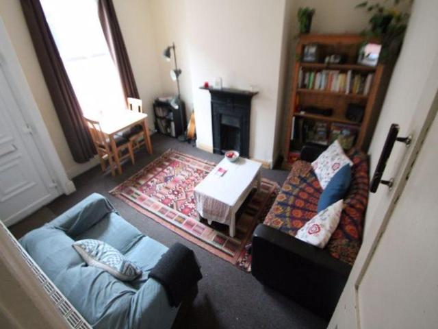 Harold Avenue, Leeds 2 bed house to rent £910 pcm £210 pw