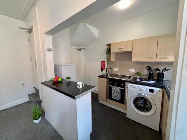 Harold Road, Leeds LS6 2 bed terraced house to rent £1,294 pcm £299 pw
