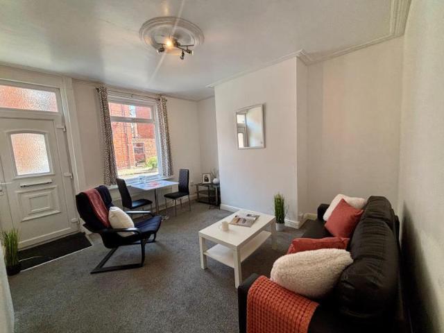 Harold Road, Leeds LS6 2 bed terraced house to rent £1,294 pcm £299 pw