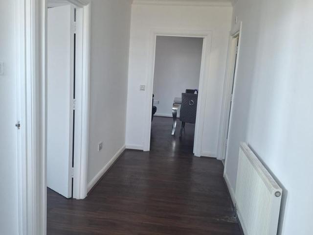 Harold Road, London E13 2 bed apartment to rent £2,300 pcm £531 pw