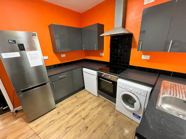 Harold Terrace, Hyde Park, Leeds, West Yorkshire LS6, 4 bed terraced house to rent, £2,045 pcm | PrimeLocation