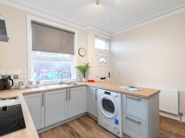 Harold Terrace, Leeds LS6 6 bed house to rent £3,900 pcm £900 pw