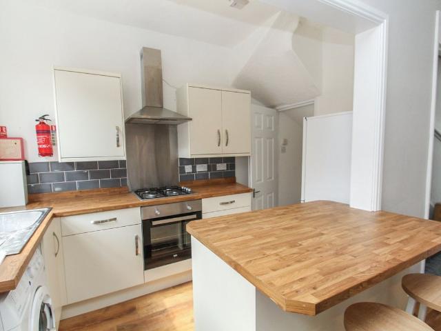 Harold View, Hyde Park, Leeds, West Yorkshire LS6, 3 bed terraced house to rent, £1,872 pcm | PrimeLocation