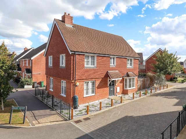 Harp Road, Horley, Surrey RH6, 4 bed detached house to rent, £2,600 pcm | PrimeLocation