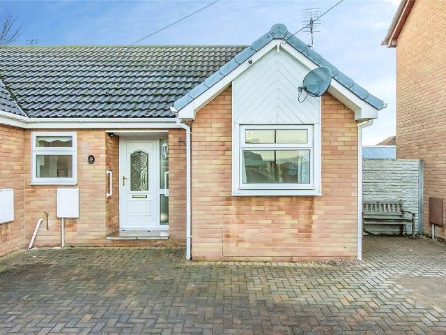 Harpenden Close, Dunscroft, Doncaster, South Yorkshire DN7, 2 bed bungalow to rent, £795 pcm | PrimeLocation