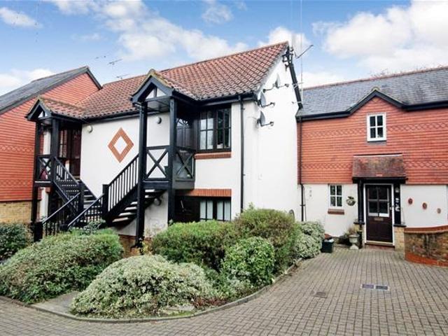 Harpenden AL5 Studio to rent £1,050 pcm £242 pw
