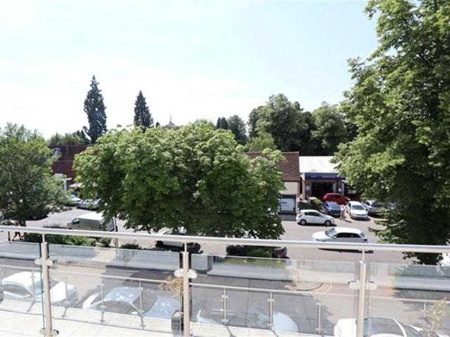 Harpenden AL5 2 bed flat to rent £1,400 pcm £323 pw