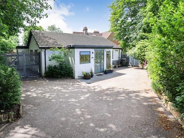 Harpenden AL5 3 bed house to rent £3,750 pcm £865 pw
