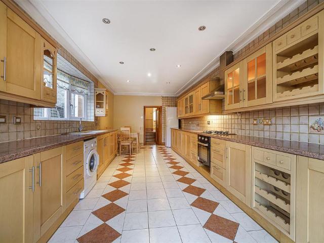 Harpenden Road, West Norwood SE27 0AE 3 bed terraced house to rent £2,600 pcm £600 pw