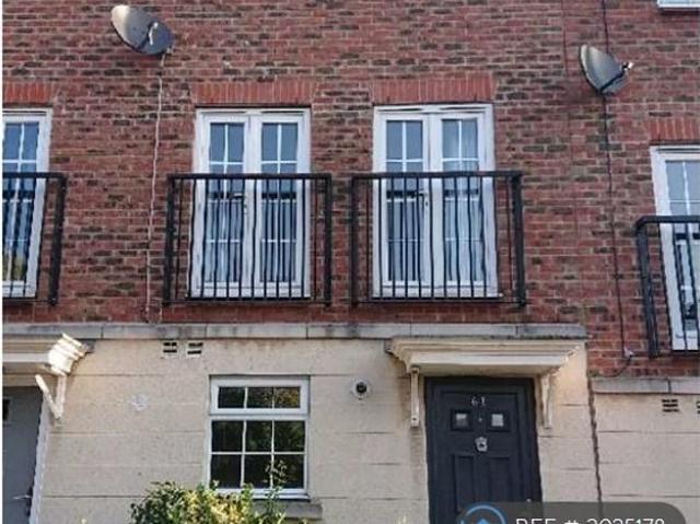 Harper Close, Grays, RM16 3 bed terraced house to rent £1,985 pcm £458 pw