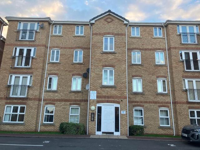 Harper Grove, Tipton DY4, 2 bed flat to rent, £900 pcm | PrimeLocation