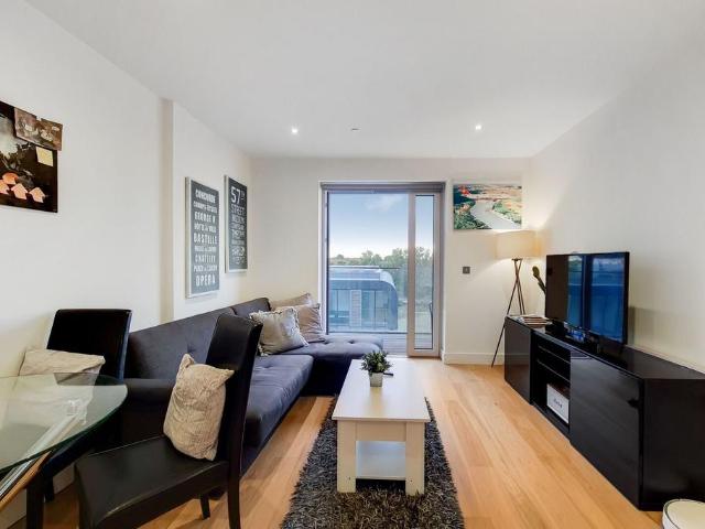 Harper Studios, Woolwich, London, SE18 1 bed flat to rent £1,800 pcm £415 pw