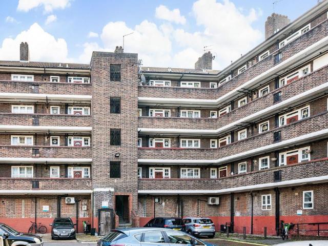 Harper Road, Elephant and Castle. 2 bed flat to rent £2,210 pcm £510 pw