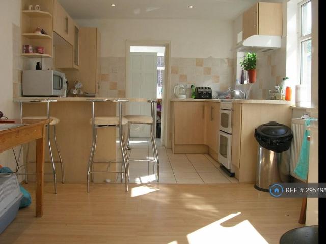 Harringay Road, London, N15 4 bed terraced house to rent £3,300 pcm £762 pw
