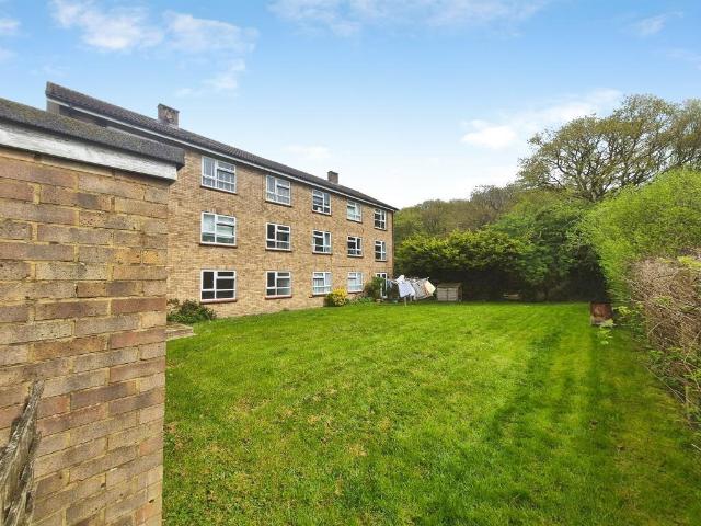 Harrington Court, Hertford Heath. 2 bed apartment to rent £1,450 pcm £335 pw