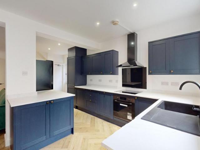 Harrington Drive, Nottingham NG7 6 bed house to rent £661 pcm £153 pw