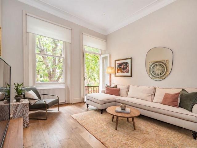 Harrington Gardens, London SW7 2 bed flat to rent £4,200 pcm £969 pw