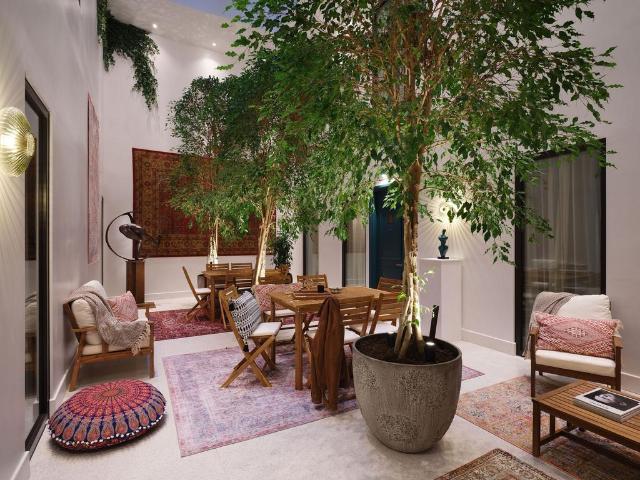 Harrington Gardens, London SW7 2 bed property to rent £8,212 pcm £1,895 pw