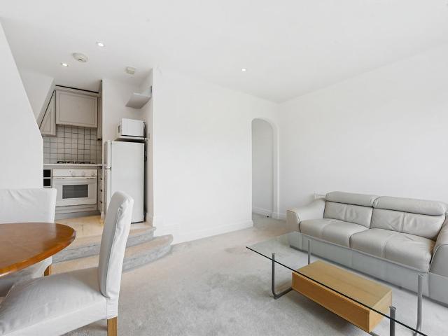 Harrington Gardens SW7, 2 bed flat to rent, £2,900 pcm | PrimeLocation
