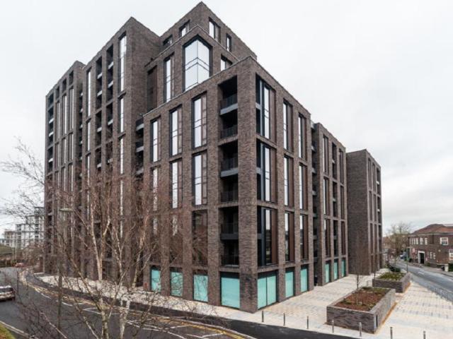 Harrington Place, Heathside Crescent, Woking, Surrey. GU22, 3 bed flat to rent, £2,300 pcm | PrimeLocation