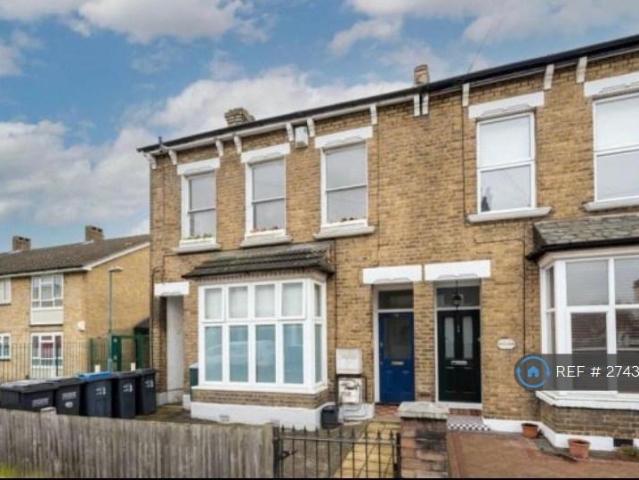 Harrington Road, London, SE25 3 bed flat to rent £2,100 pcm £485 pw