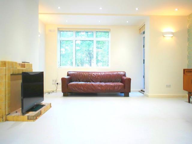 Harrington Square, Mornington Crescent NW1, 3 bed flat to rent, £3,878 pcm | PrimeLocation